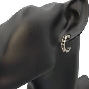 5/10 NWT Silver tone textured huggie hoops